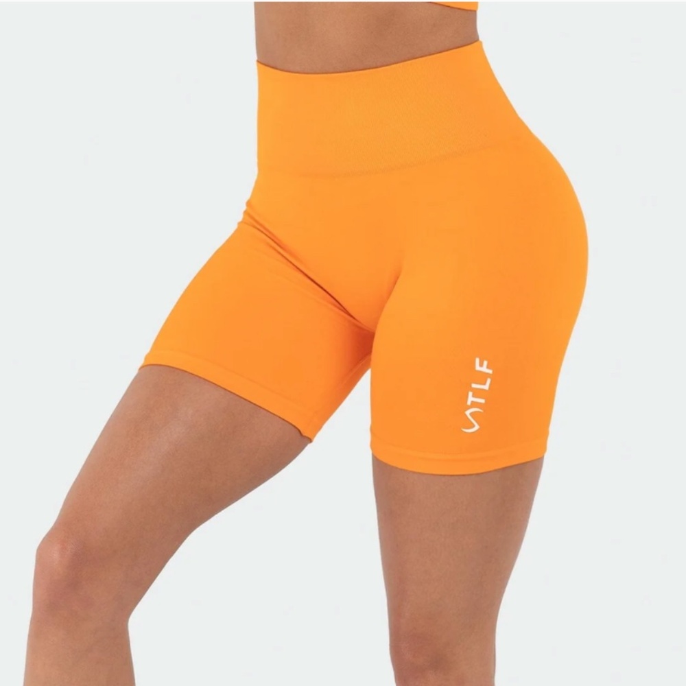 TLF Sculpt Seamless Scrunch Butt Shorts - NWOT